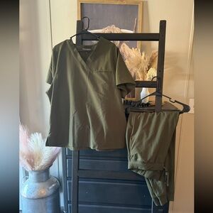 Mandala Scrub Set. Never worn. XXL Top, XL Bottoms. $35.